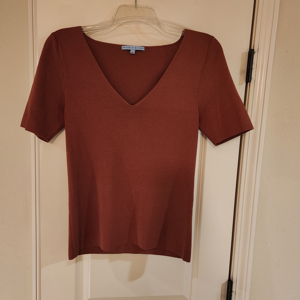 ANTONIO MELANI Brick V-Neck Short Sleeve Top